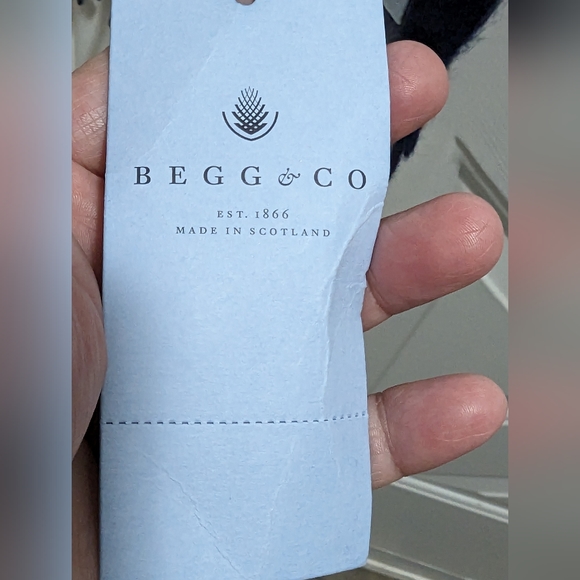 BEGG & CO Lambswool and Angora      Plaid Scarf. Made in Scotland. - Picture 6 of 6